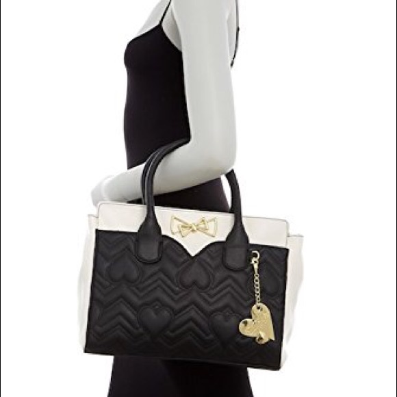 ❤️❤️SOLD!❤️❤️Betsey Johnson Black & Ivory set - Picture 5 of 8